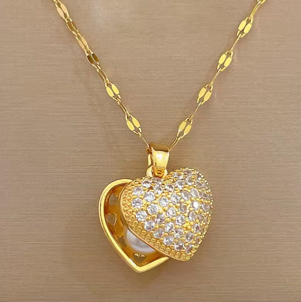 Luxury Pearl Peach Heart Pendant Necklace For Women - 18K Gold Plated